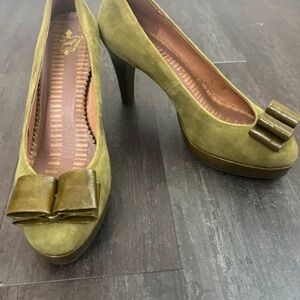 Seychelles Green Heels with Bow Accent